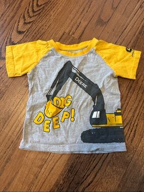 John Deere Gray, Yellow & Black Excavator 'Dig Deep' Short Sleeve Tee